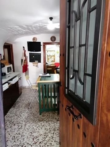 5 bedroom Cave House for sale in Benamaurel with garage - € 123,750 (Ref: 10088668)