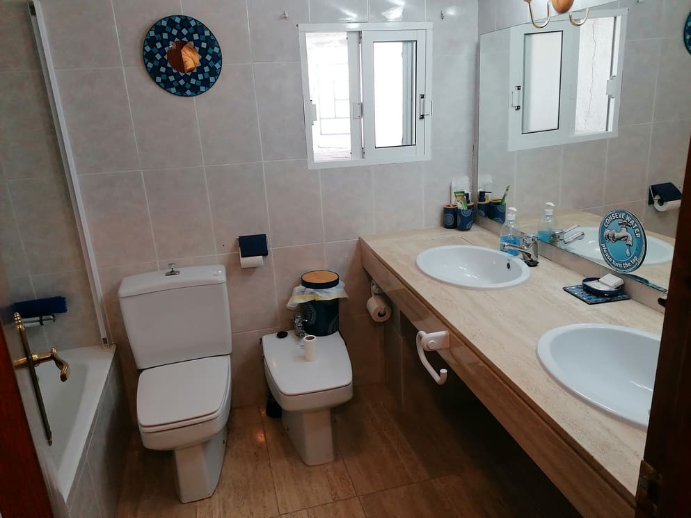 5 bedroom Cave House for sale in Benamaurel with garage - € 123,750 (Ref: 10088668)