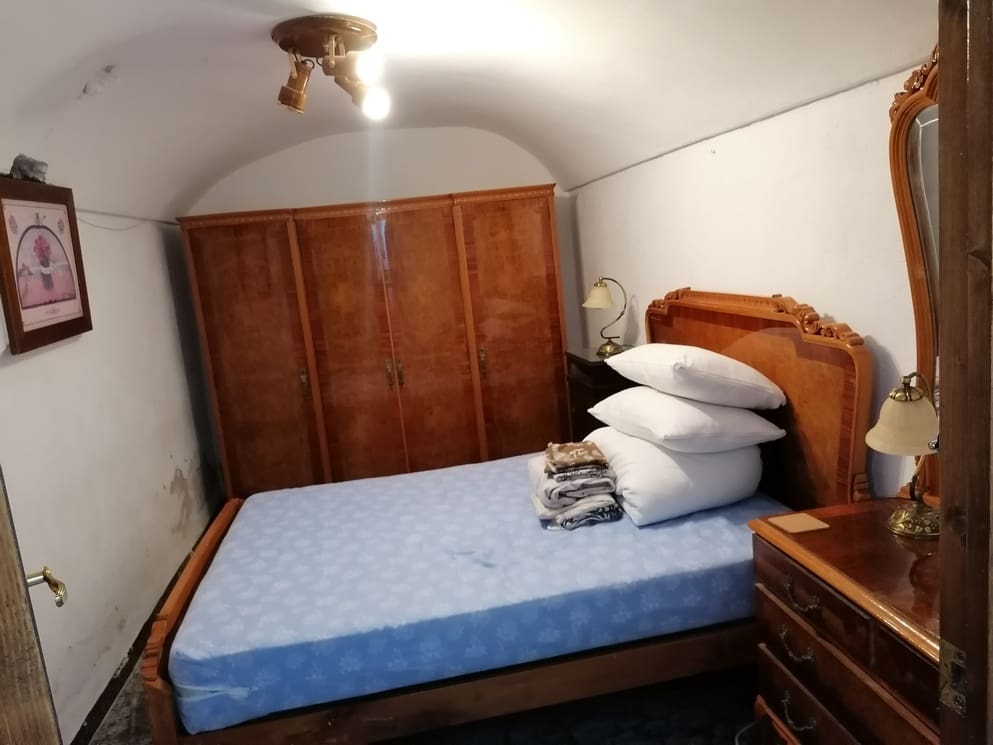 5 bedroom Cave House for sale in Benamaurel with garage - € 123,750 (Ref: 10088668)