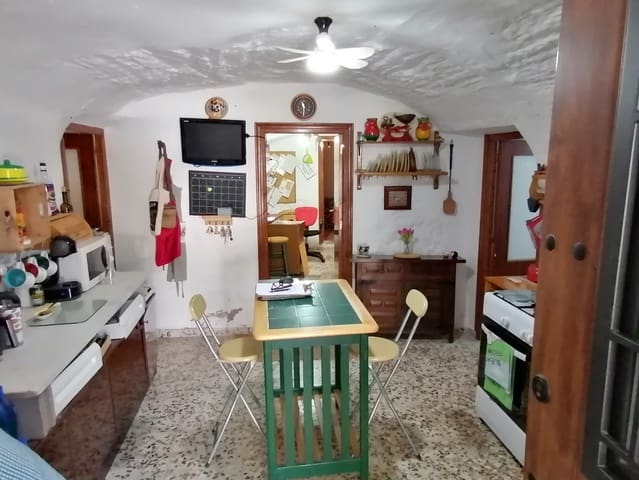 5 bedroom Cave House for sale in Benamaurel with garage - € 123,750 (Ref: 10088668)