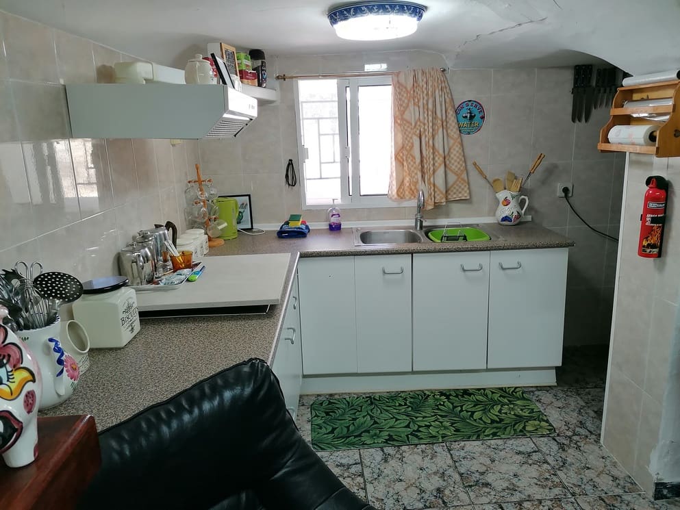 5 bedroom Cave House for sale in Benamaurel with garage - € 123,750 (Ref: 10088668)