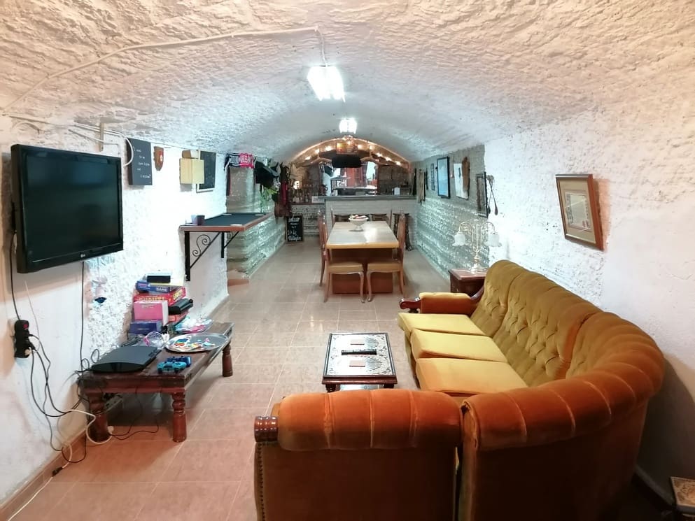 5 bedroom Cave House for sale in Benamaurel with garage - € 123,750 (Ref: 10088668)