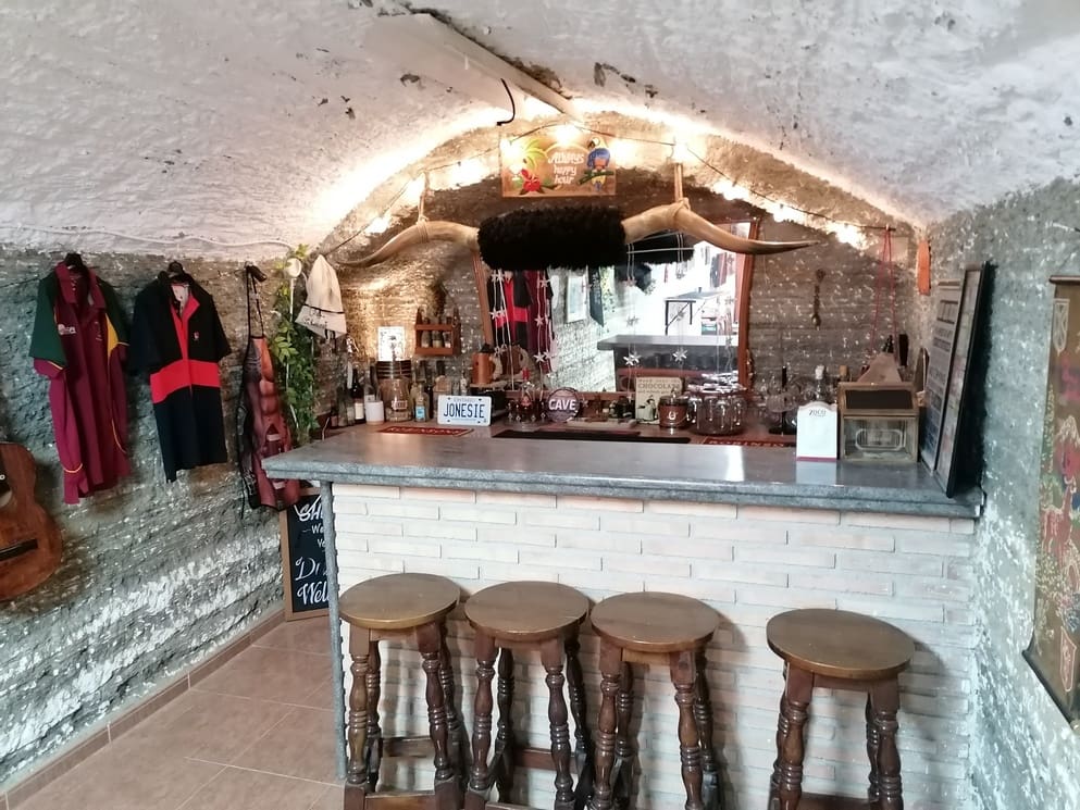 5 bedroom Cave House for sale in Benamaurel with garage - € 123,750 (Ref: 10088668)