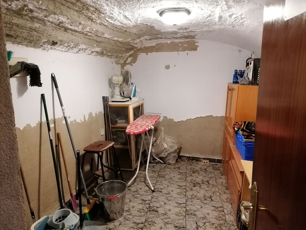 5 bedroom Cave House for sale in Benamaurel with garage - € 123,750 (Ref: 10088668)