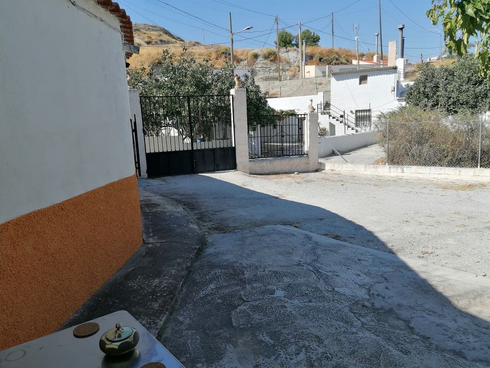5 bedroom Cave House for sale in Benamaurel with garage - € 123,750 (Ref: 10088668)