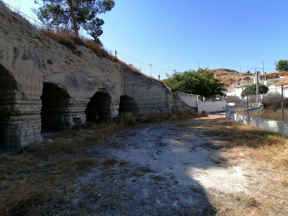 5 bedroom Cave House for sale in Benamaurel with garage - € 123,750 (Ref: 10088668)