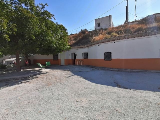 5 bedroom Cave House for sale in Benamaurel with garage - € 123,750 (Ref: 10088668)
