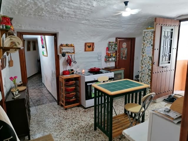 5 bedroom Cave House for sale in Benamaurel with garage - € 123,750 (Ref: 10088668)