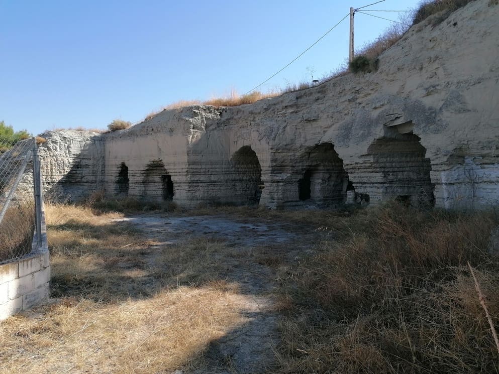 5 bedroom Cave House for sale in Benamaurel with garage - € 123,750 (Ref: 10088668)