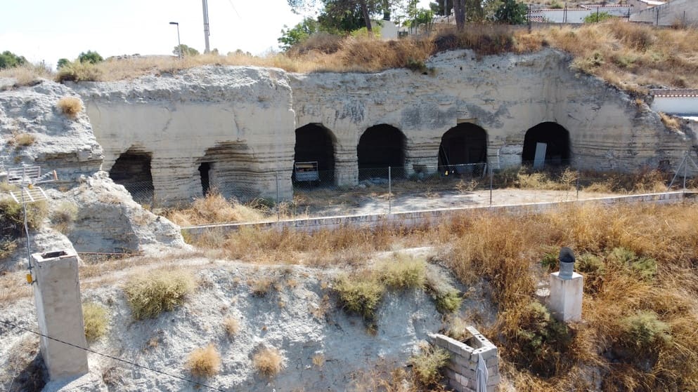 5 bedroom Cave House for sale in Benamaurel with garage - € 123,750 (Ref: 10088668)
