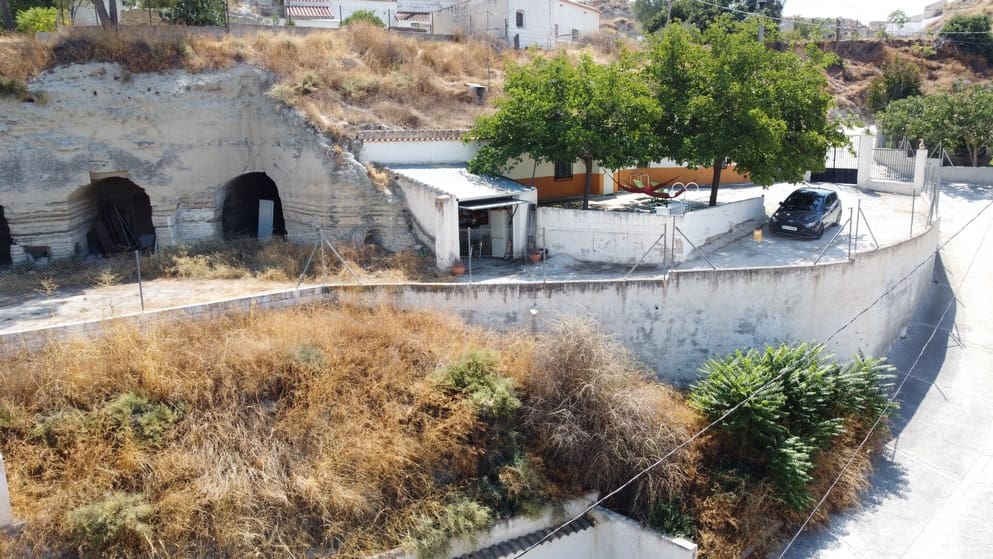 5 bedroom Cave House for sale in Benamaurel with garage - € 123,750 (Ref: 10088668)