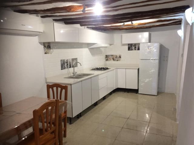 5 slaapkamer Finca/Landhuis te koop in Baza - € 120.000 (Ref: 10139991)