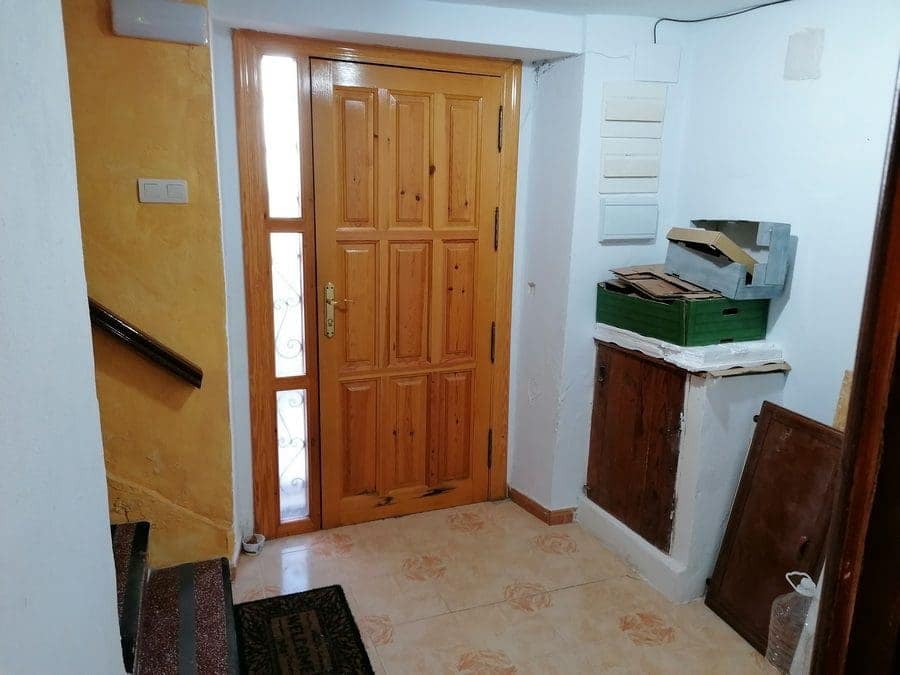 5 slaapkamer Finca/Landhuis te koop in Baza - € 120.000 (Ref: 10139991)