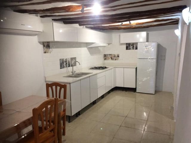 5 slaapkamer Finca/Landhuis te koop in Baza - € 120.000 (Ref: 10139991)