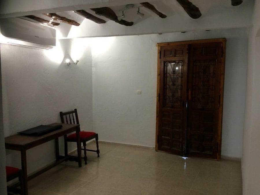 5 slaapkamer Finca/Landhuis te koop in Baza - € 120.000 (Ref: 10139991)