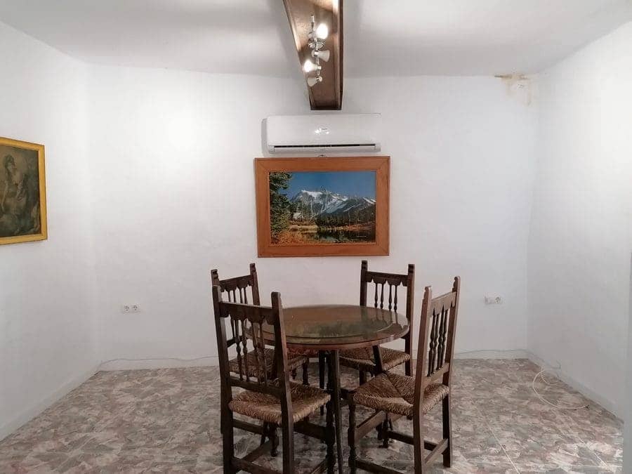 5 slaapkamer Finca/Landhuis te koop in Baza - € 120.000 (Ref: 10139991)