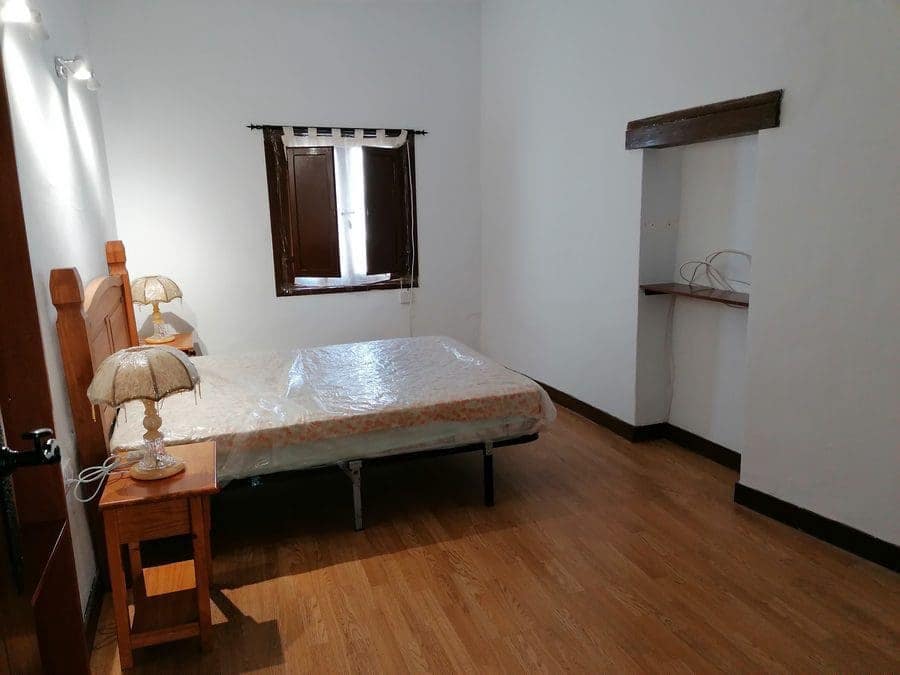 5 slaapkamer Finca/Landhuis te koop in Baza - € 120.000 (Ref: 10139991)