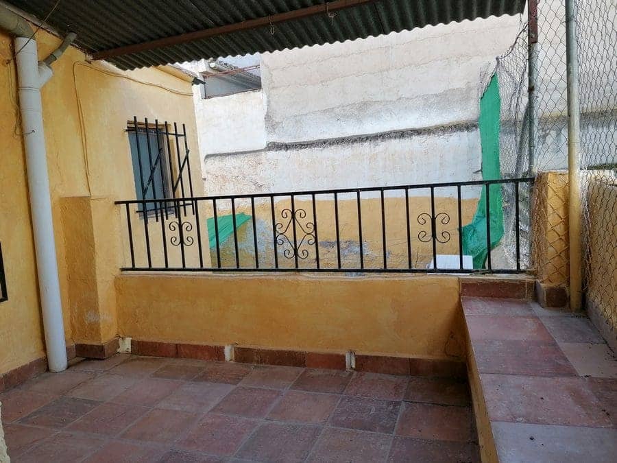 5 slaapkamer Finca/Landhuis te koop in Baza - € 120.000 (Ref: 10139991)