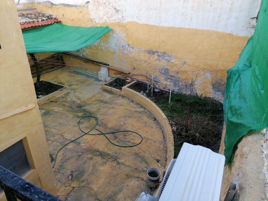 5 slaapkamer Finca/Landhuis te koop in Baza - € 120.000 (Ref: 10139991)