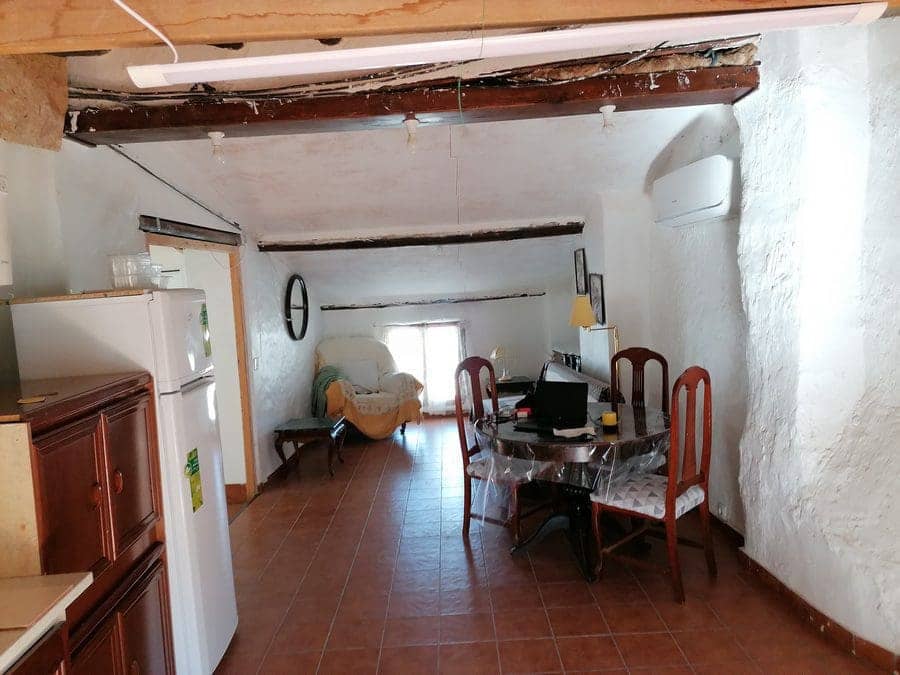5 slaapkamer Finca/Landhuis te koop in Baza - € 120.000 (Ref: 10139991)