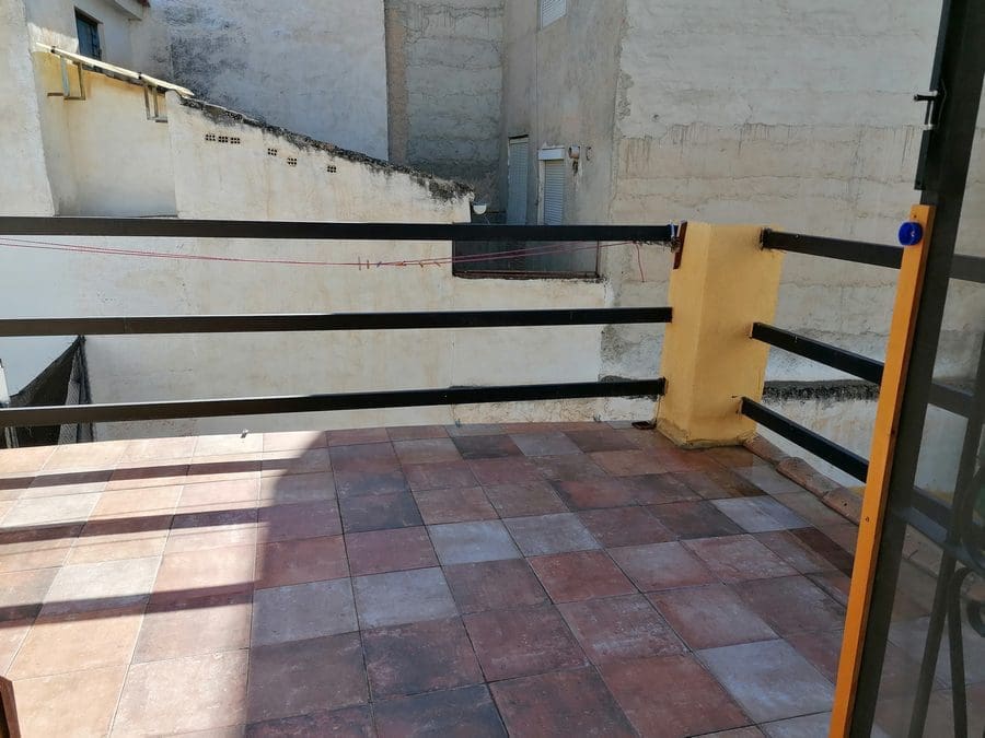 5 slaapkamer Finca/Landhuis te koop in Baza - € 120.000 (Ref: 10139991)