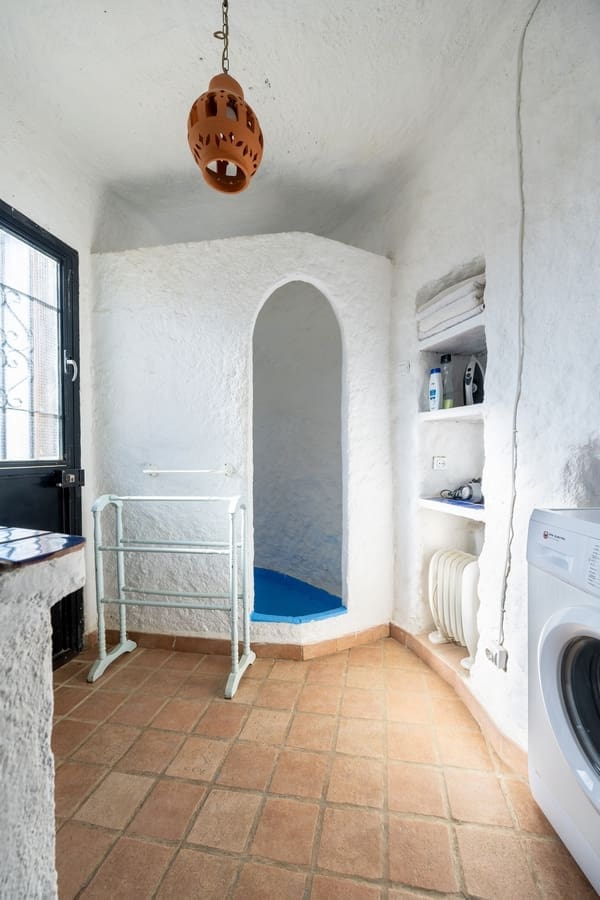 2 soveværelse Hulehus til salg i Guadix - € 90.000 (Ref: 10163516)