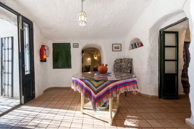 2 slaapkamer Grotwoning te koop in Guadix - € 90.000 (Ref: 10163516)