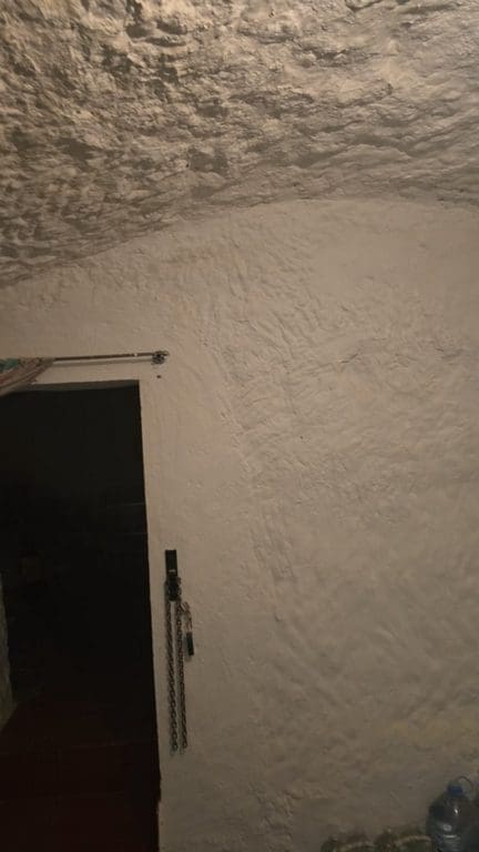 4 bedroom Cave House for sale in Carramaiza with garage - € 125,000 (Ref: 10163517)