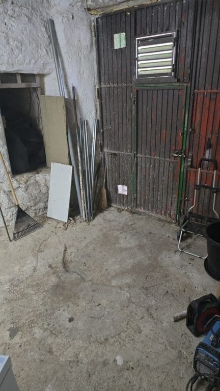 4 bedroom Cave House for sale in Carramaiza with garage - € 125,000 (Ref: 10163517)