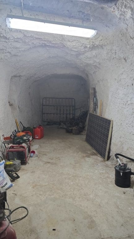4 bedroom Cave House for sale in Carramaiza with garage - € 125,000 (Ref: 10163517)