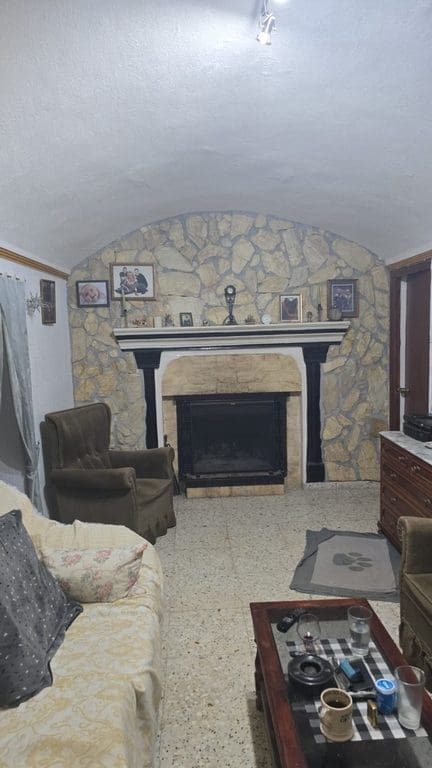4 bedroom Cave House for sale in Carramaiza with garage - € 125,000 (Ref: 10163517)