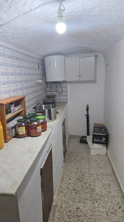 4 bedroom Cave House for sale in Carramaiza with garage - € 125,000 (Ref: 10163517)