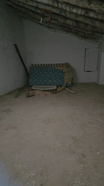 4 bedroom Cave House for sale in Carramaiza with garage - € 125,000 (Ref: 10163517)