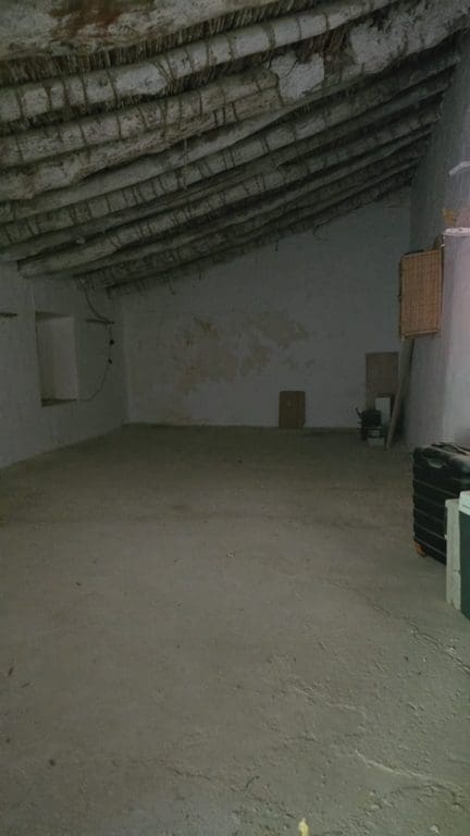 4 bedroom Cave House for sale in Carramaiza with garage - € 125,000 (Ref: 10163517)