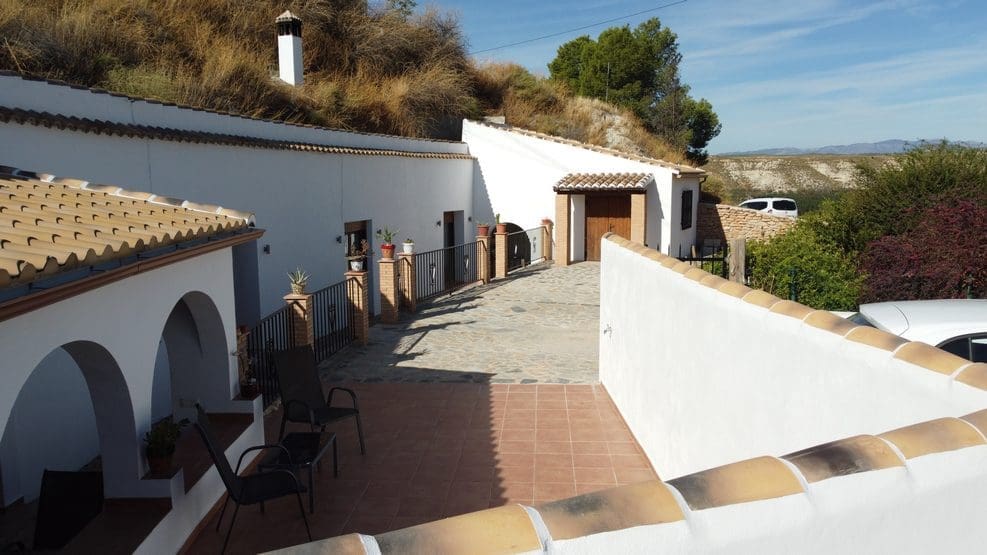 Casa Cueva de 3 habitaciones en Castilléjar en venta con garaje - 125.000 € (Ref: 10168832)