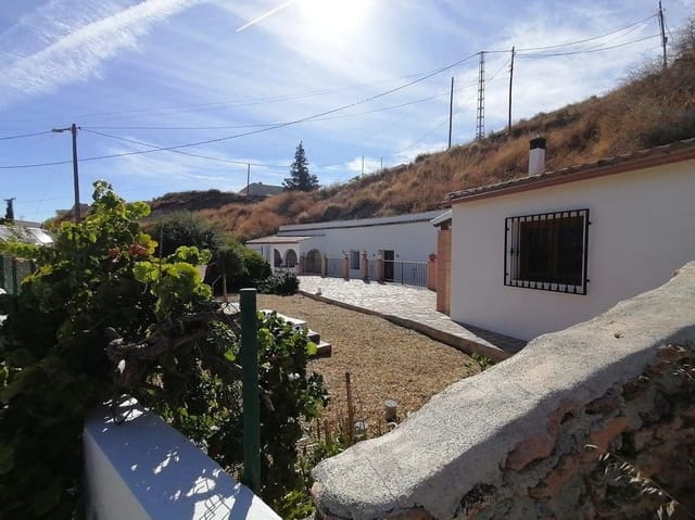 Casa Cueva de 3 habitaciones en Castilléjar en venta con garaje - 125.000 € (Ref: 10168832)