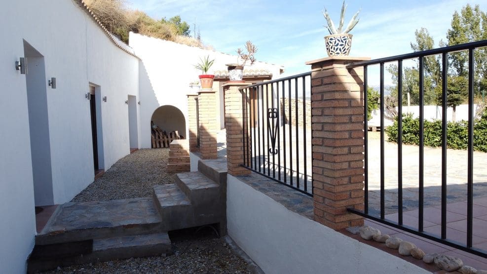 Casa Cueva de 3 habitaciones en Castilléjar en venta con garaje - 125.000 € (Ref: 10168832)
