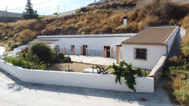 Casa Cueva de 3 habitaciones en Castilléjar en venta con garaje - 125.000 € (Ref: 10168832)