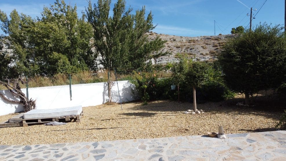 Casa Cueva de 3 habitaciones en Castilléjar en venta con garaje - 125.000 € (Ref: 10168832)