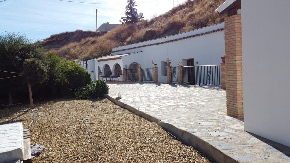 Casa Cueva de 3 habitaciones en Castilléjar en venta con garaje - 125.000 € (Ref: 10168832)
