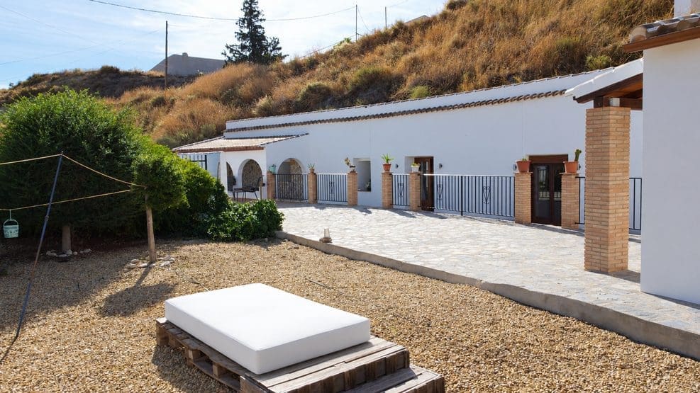 Casa Cueva de 3 habitaciones en Castilléjar en venta con garaje - 125.000 € (Ref: 10168832)