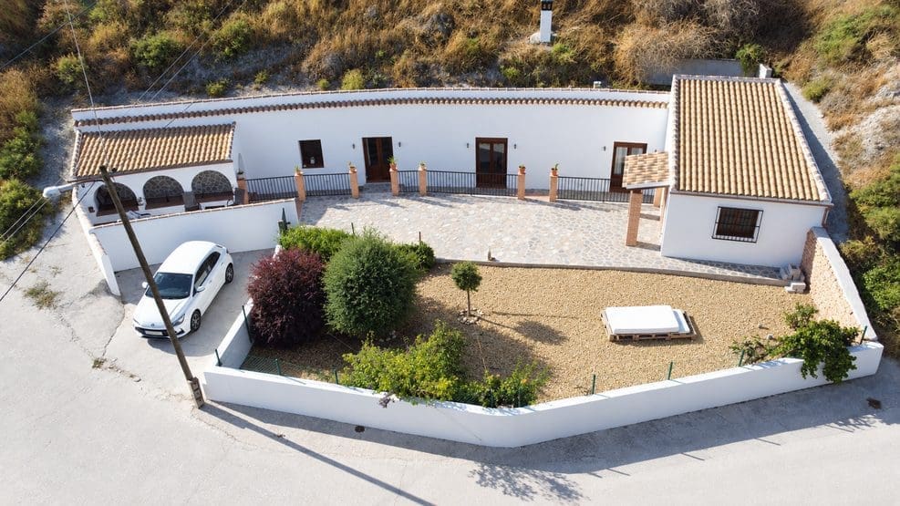 Casa Cueva de 3 habitaciones en Castilléjar en venta con garaje - 125.000 € (Ref: 10168832)