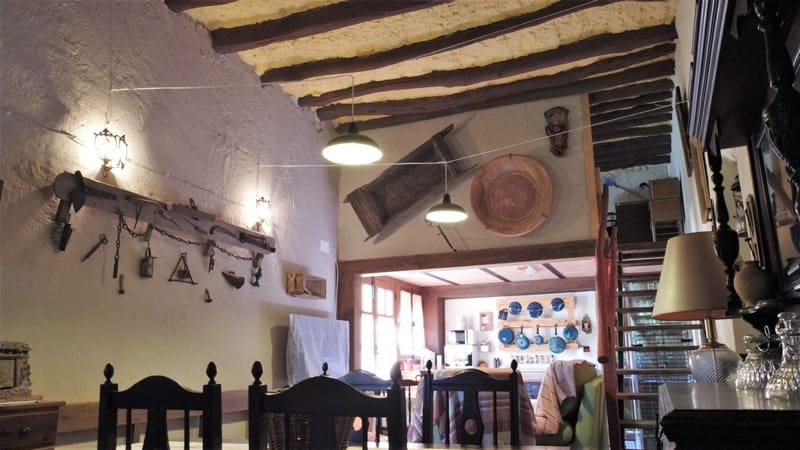 5 soveværelse Finca/Landehus til salg i Caniles med swimmingpool - € 267.000 (Ref: 4419477)