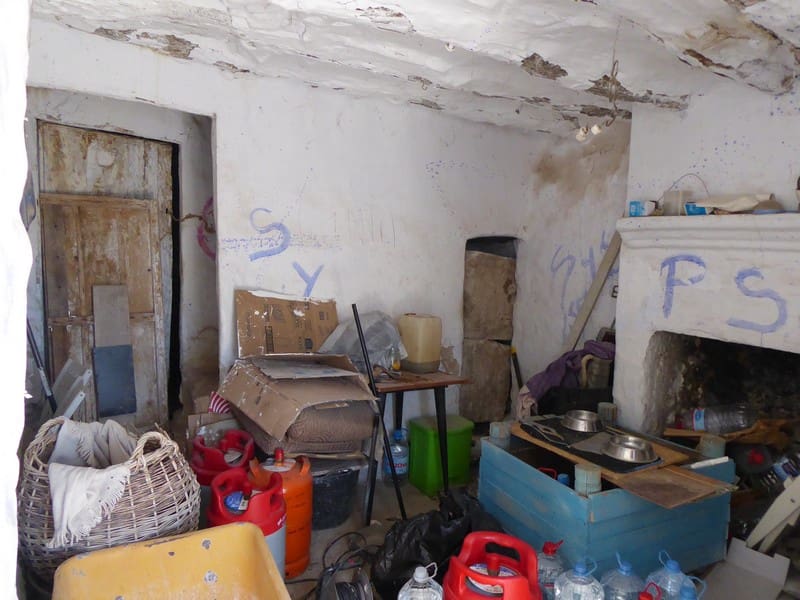 4 bedroom Finca/Country House for sale in Chirivel - € 95,000 (Ref: 5929344)