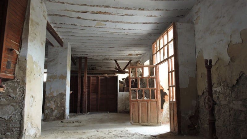 8 bedroom Finca/Country House for sale in Benamaurel - € 105,000 (Ref: 7292852)