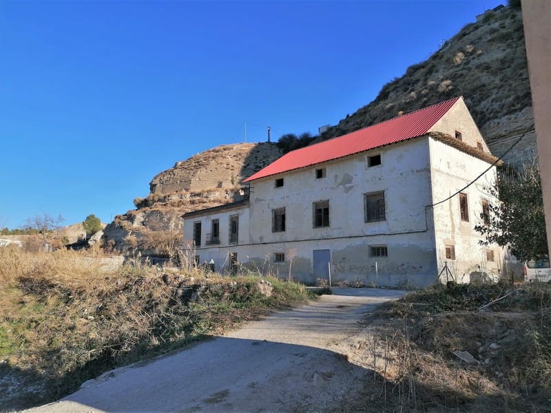 8 bedroom Finca/Country House for sale in Benamaurel - € 105,000 (Ref: 7292852)