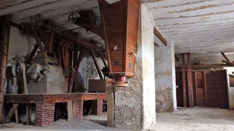 8 bedroom Finca/Country House for sale in Benamaurel - € 105,000 (Ref: 7292852)