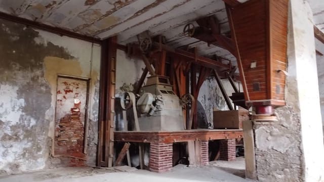 8 soverom Finca/Herregård til salgs i Benamaurel - € 105 000 (Ref: 7292852)