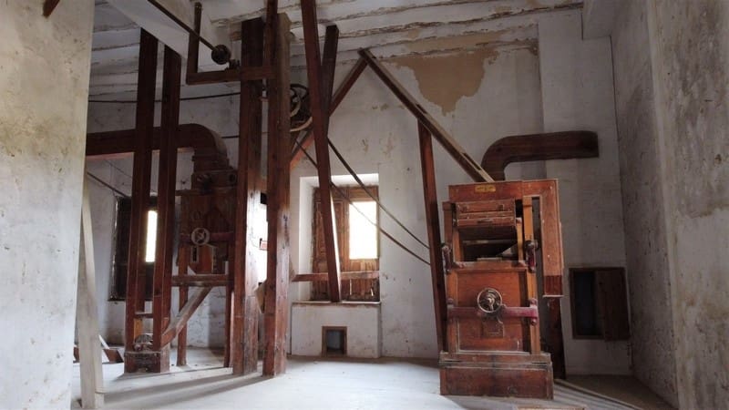 8 bedroom Finca/Country House for sale in Benamaurel - € 105,000 (Ref: 7292852)