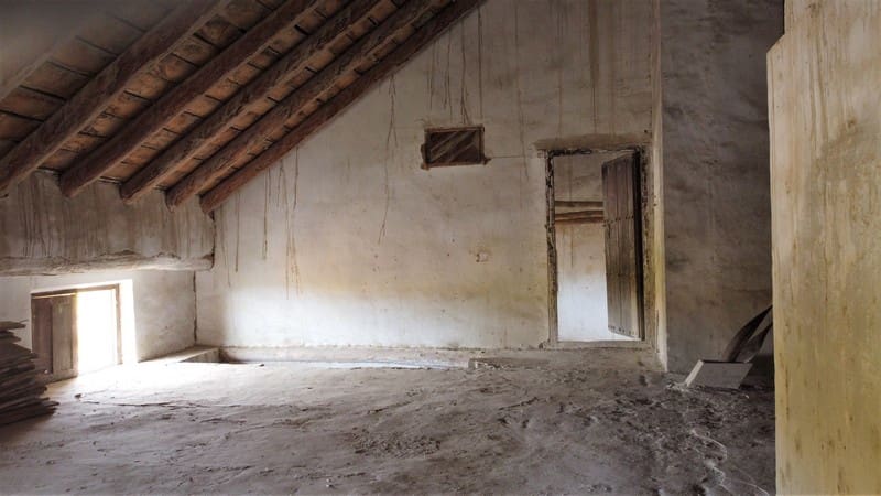 8 bedroom Finca/Country House for sale in Benamaurel - € 105,000 (Ref: 7292852)